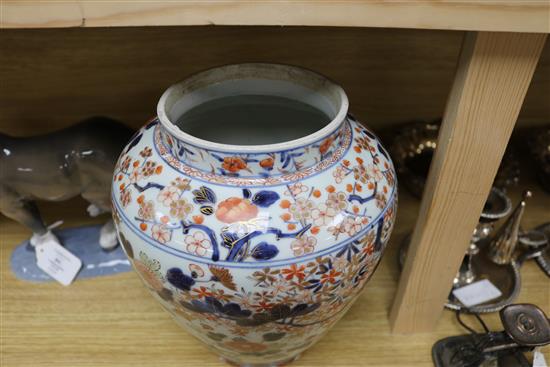 A Japanese Arita baluster vase, late 17th/early 18th century height 25.5cm
